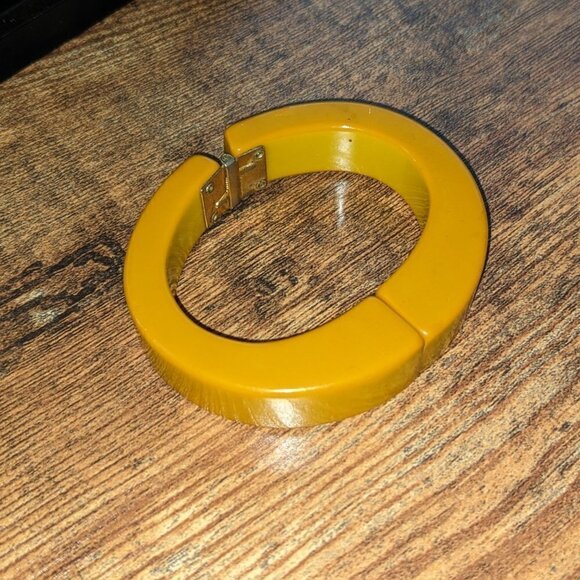Bakelite 1940s Butterscotch Bracelet - Picture 3 of 11